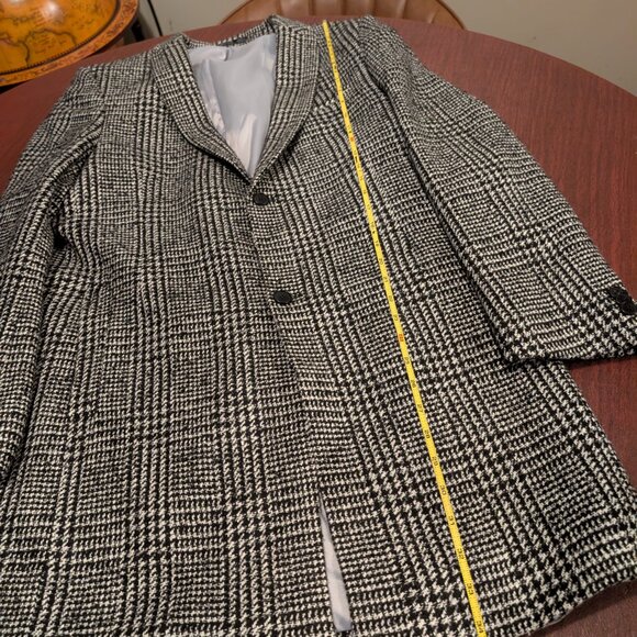 Elegant Viggo Glen Plaid Topcoat – Size 40 REG - Picture 5 of 13